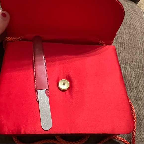 Small Red Vintage Clutch with Strap - Picture 5 of 6